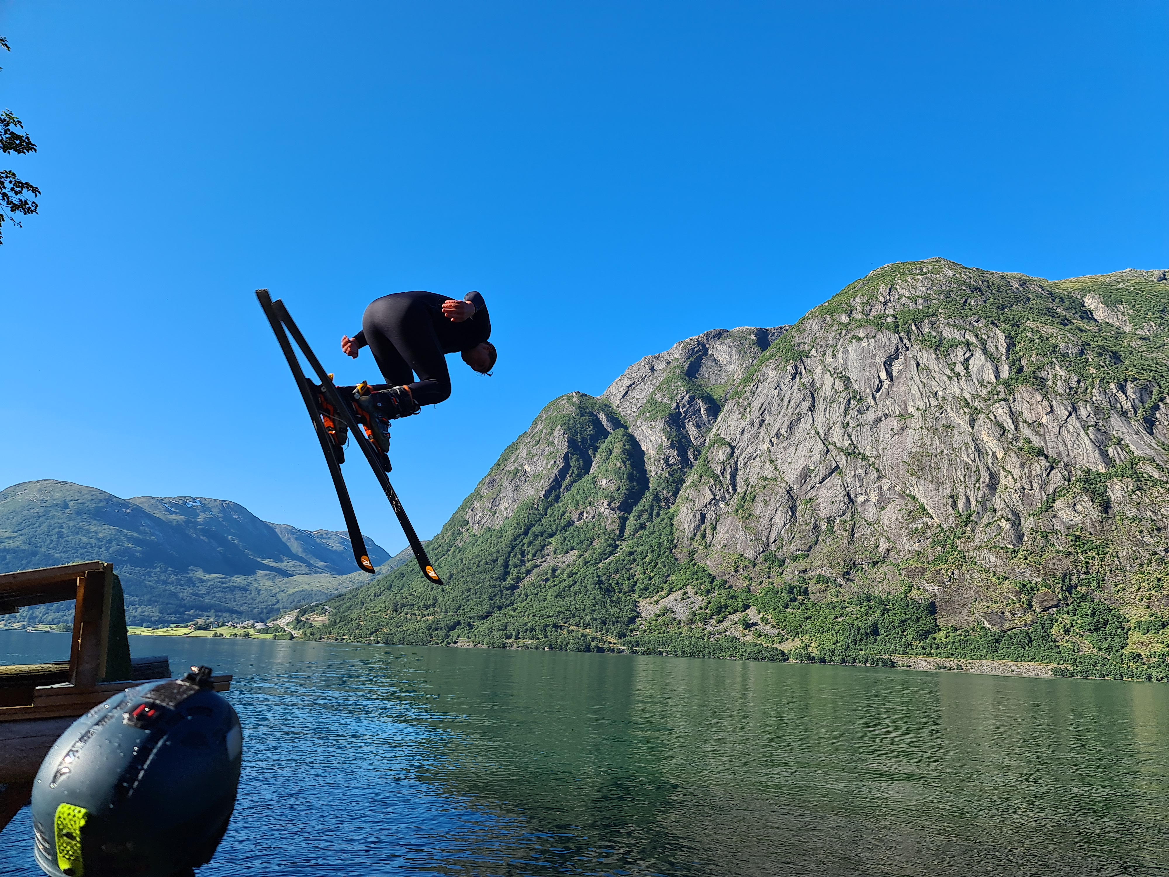 Hopping på vatnet i Kjøsnesfjorden